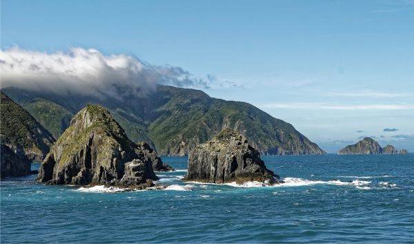 Deriva geopolitică: insulele, o atracţie - din Grecia în Groenlanda